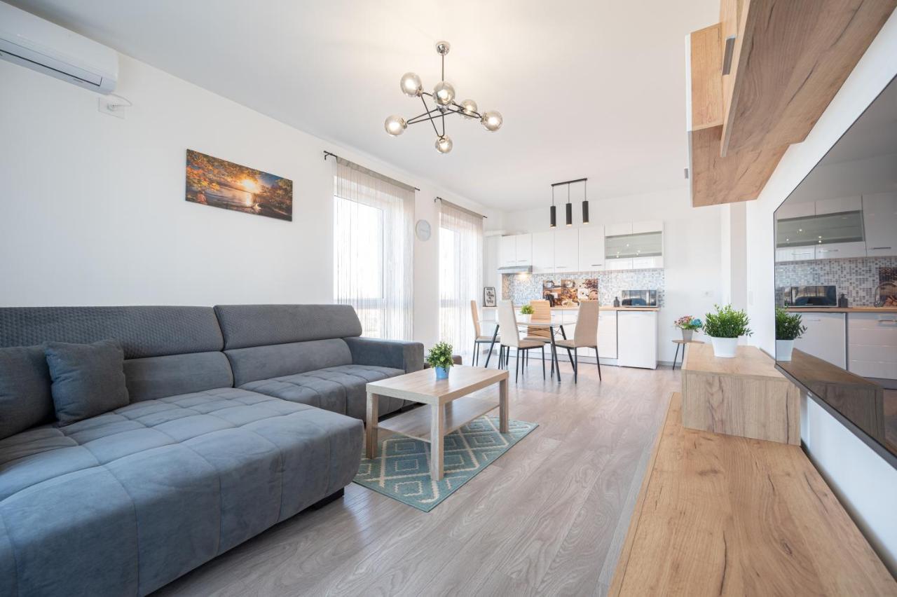 Serene Flat Apartamento Oradea Exterior foto