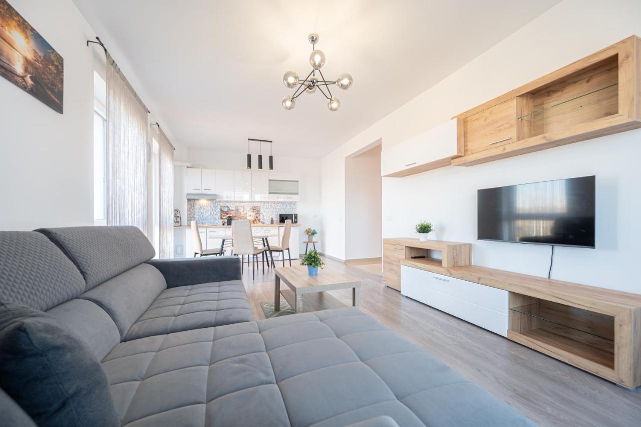 Serene Flat Apartamento Oradea Exterior foto