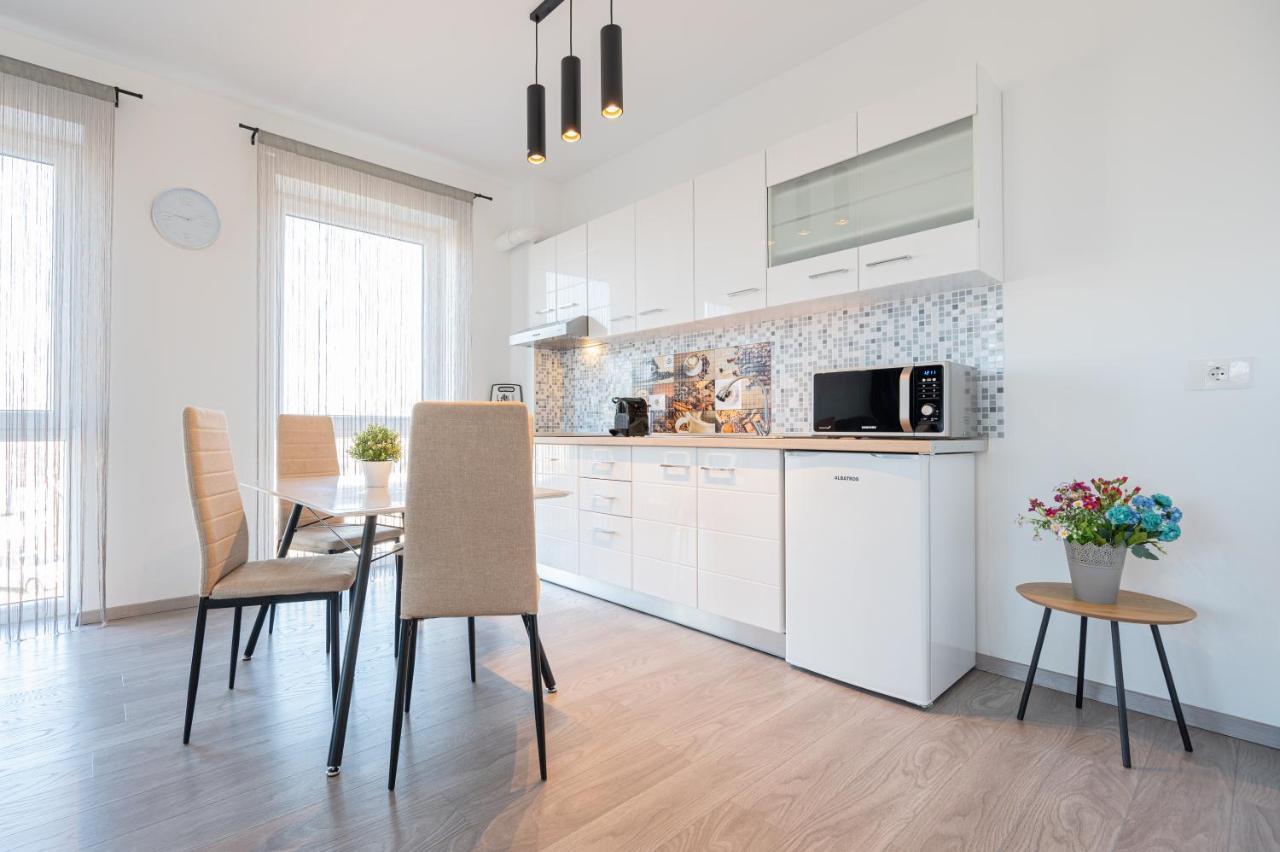 Serene Flat Apartamento Oradea Exterior foto