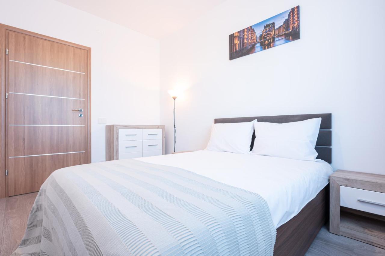 Serene Flat Apartamento Oradea Exterior foto