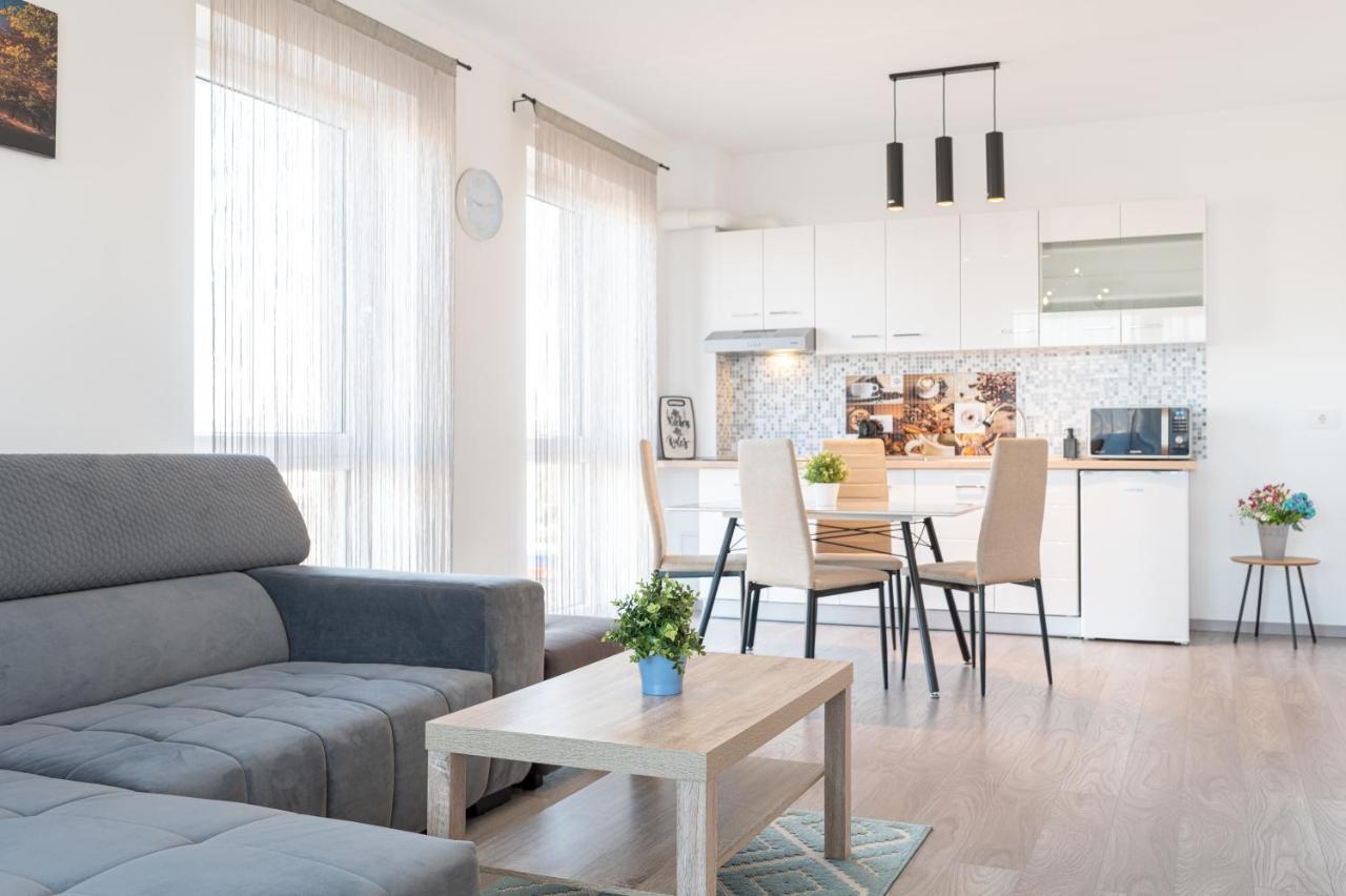 Serene Flat Apartamento Oradea Exterior foto