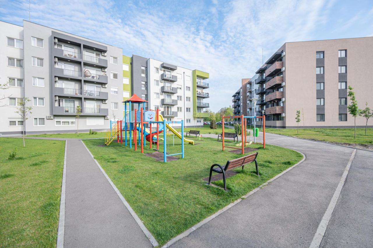Serene Flat Apartamento Oradea Exterior foto
